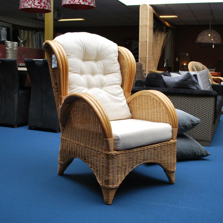 Rotan fauteuil Florida. Schitternde fauteuil met kussen voor de online prijs van 275,- nu op rotan-stoel.nl De rotanonline akties zijn de voorraad strekt.